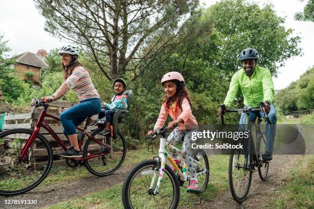 spending time as a family - cycling stock pictures, royalty-free photos & images