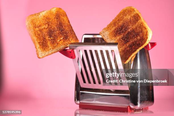 vintage toaster with bread - トースター ストックフォトと画像