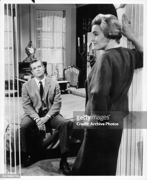 George Peppard looking up at Patricia Neal in a scene from the film 'Breakfast At Tiffany's', 1961.