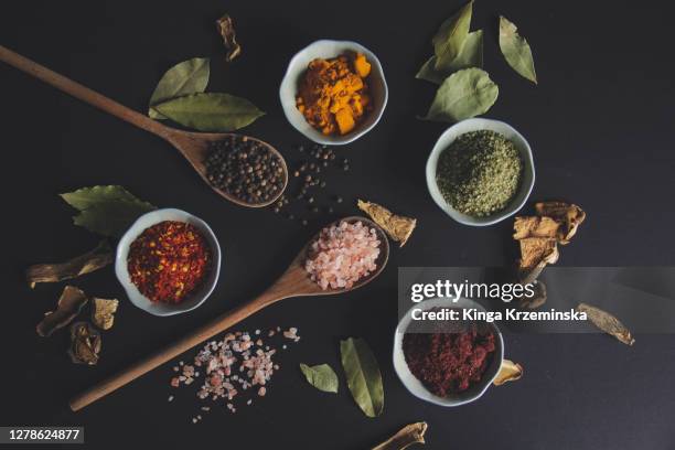 spices - food background - flat lay - spice stock photos et images de collection