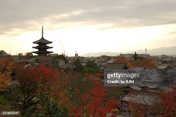 higashiyama from kodai-ji - japanese pagoda bildbanksfoton och bilder