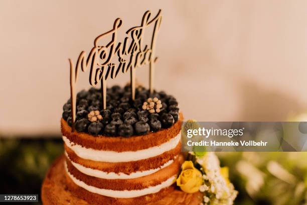 wedding cake just married topper - newlywed stock pictures, royalty-free photos & images
