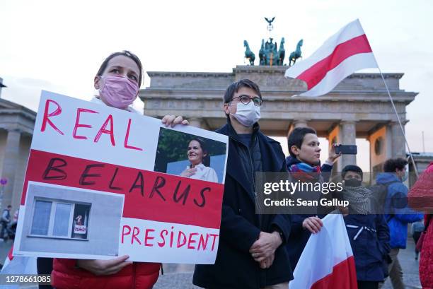 Supporters of Belarusian opposition leader Svetlana Tikhanovskaya wait for her arrival at the Brandenburg Gate on October 05, 2020 in Berlin,...