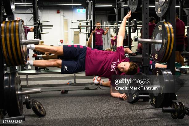 Beauden Barrett trains during a New Zealand All Blacks gym session at Les Mills on October 06, 2020 in Wellington, New Zealand.