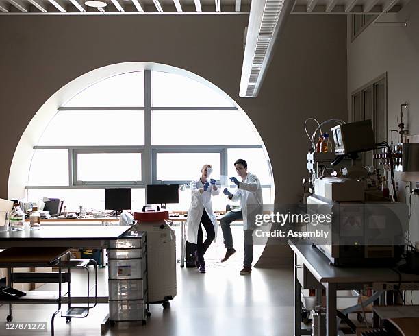scientists have discussion about dna gels - modern laboratory stock pictures, royalty-free photos & images