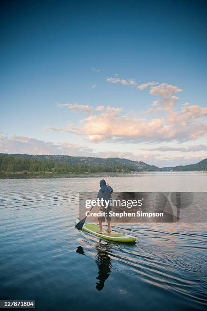 sunrise paddle board ride on the lake - big bear lake stock pictures, royalty-free photos & images