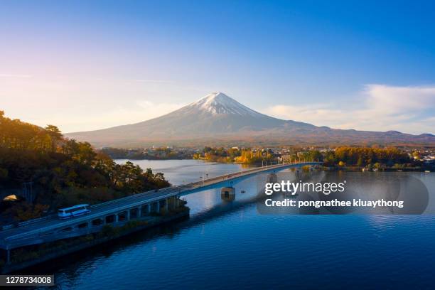 mount fuji at kawaguchiko lake, yamanashi, japan. - yamanashi prefecture 個照片及圖片檔