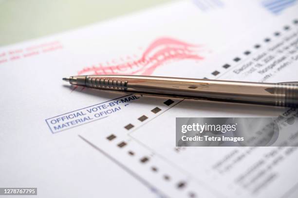 voting ballot and pen - stembiljet stockfoto's en -beelden