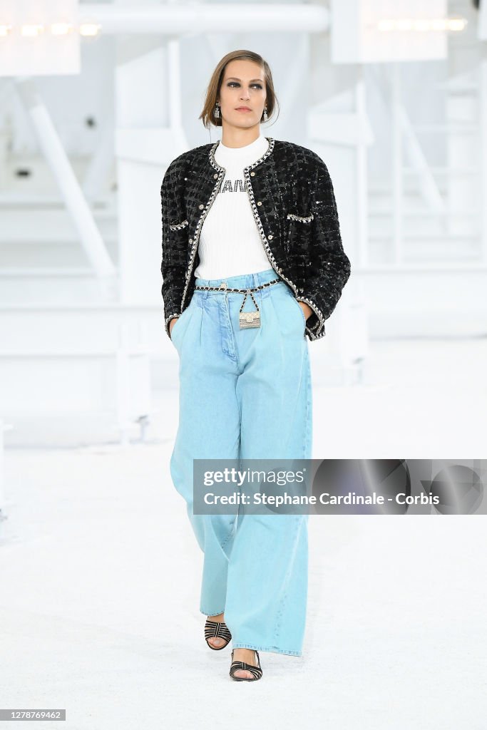 Chanel : Runway - Paris Fashion Week - Womenswear Spring Summer 2021