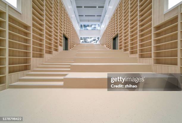 Stepped Library Library Step Ladder Fotografías e imágenes de stock - Getty Images