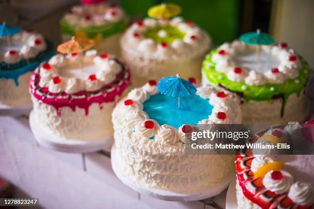 cakes for sale at campesino market, mercado campesino, sucre, bolivia, south america - sucre stock pictures, royalty-free photos & images