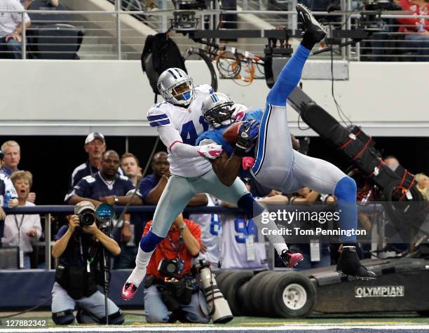 Calvin Johnson of the Detroit Lions pulls in the game-winning touchdown against Terence Newman of the Dallas Cowboys at Cowboys Stadium on October 2,...