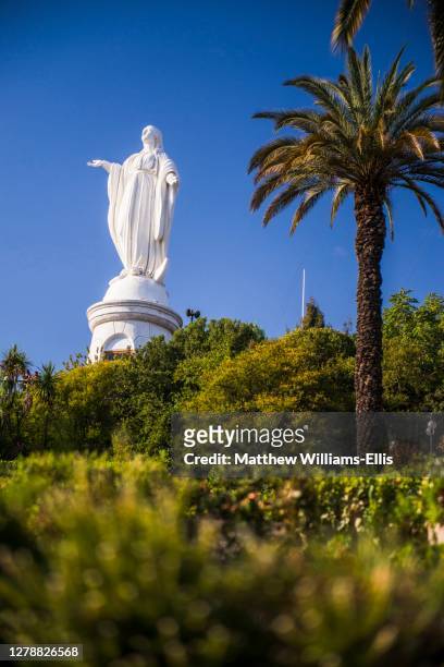 statue of the virgin mary, san cristobal hill, cerro san cristobal, barrio bellavista, bellavista neighborhood, santiago, chile, south america - san cristóbal hill chile stock pictures, royalty-free photos & images