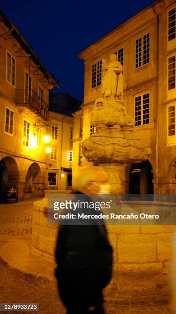 senior man with face mask, old  town square in lugo, galicia, spain. pandemic. - mascarilla stock pictures, royalty-free photos & images