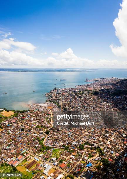 view of the city of freetown, sierra leone - serra leoa - fotografias e filmes do acervo