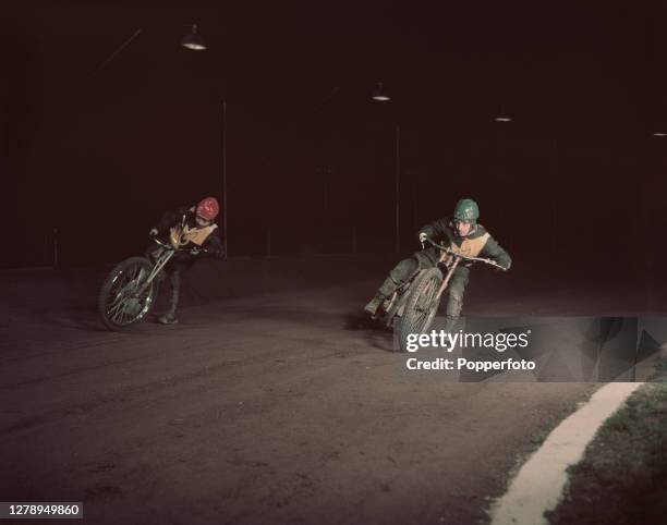Motorcle Rider Sliding Racing Motorcyle Photos and Premium High Res Pictures - Getty Images