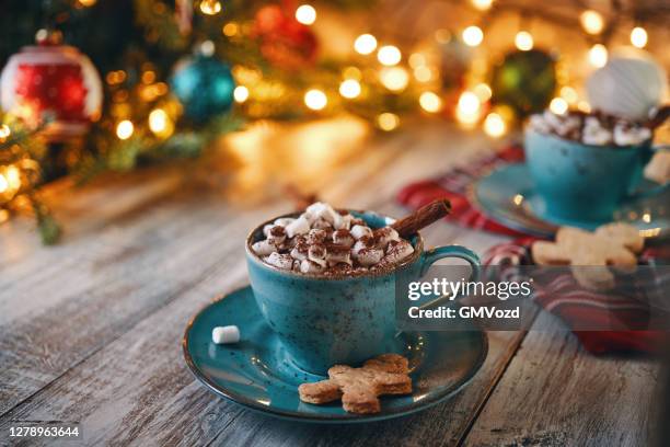 sfondo natalizio con cioccolata calda con marshmallow - hot chocolate foto e immagini stock