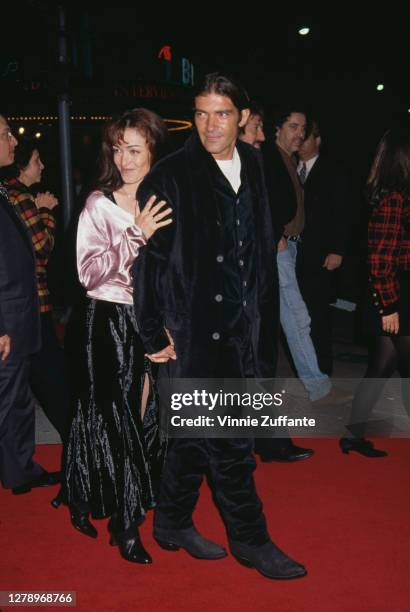 Spanish actor Antonio Banderas and wife Ana Leza during "Interview With A Vampire" Los Angeles Premiere at Mann's Village Theater in Westwood,...