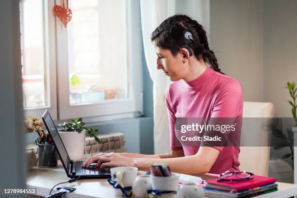 beautiful young woman with cochlear implant - implante imagens e fotografias de stock