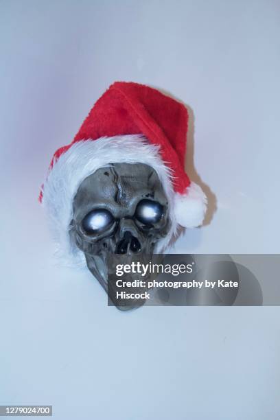 skull in a christmas hat - halloween covid stock pictures, royalty-free photos & images
