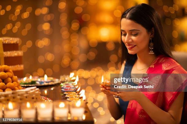 junge frau diwali feiern - stockfoto - diya oil lamp stock-fotos und bilder