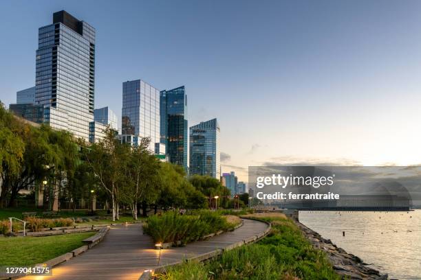 hudson river waterfront greenway new york city - hudson stock-fotos und bilder