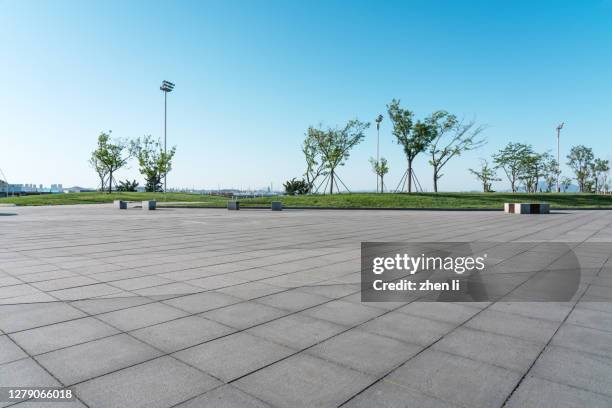 city square - städtischer platz stock-fotos und bilder