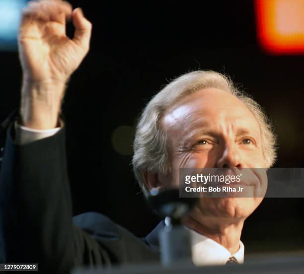 Joseph Lieberman waves during the Democratic National Convention, August 16, 2000 in Los Angeles, California.