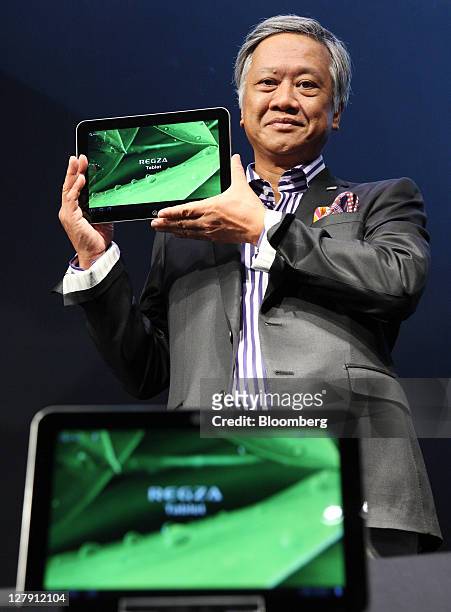 Masaaki Osumi, president of Toshiba Corp.'s Visual Products Company, poses with the company's REGZA Tablet AT700 tablet computer during a news...