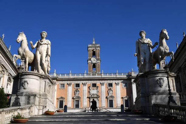 La place du Capitole avec les statues de Castor et Pollux , au fond le Palazzo Senatorio, le siège de la mairie de Rome déserte suite aux mesures de...