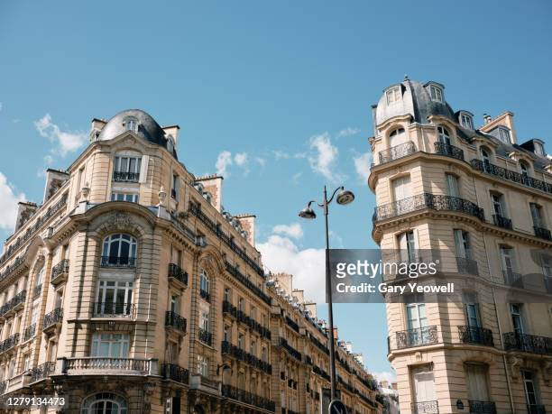 townhouses in paris - paris stock-fotos und bilder