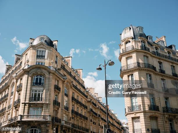 townhouses in paris - paris fotografías e imágenes de stock