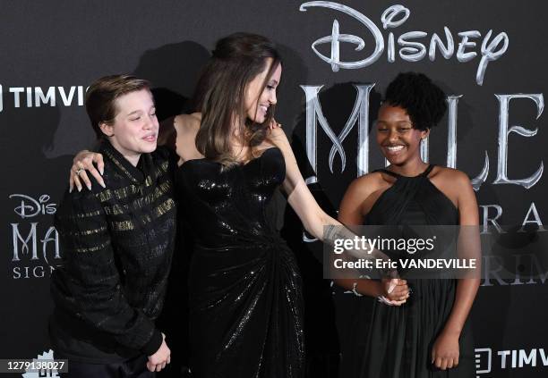 Actrice américaine Angelina Jolie et ses enfants Shiloh Nouvel Jolie-Pitt et Zahara Marley Jolie-Pitt posent lors de la première européenne du film...