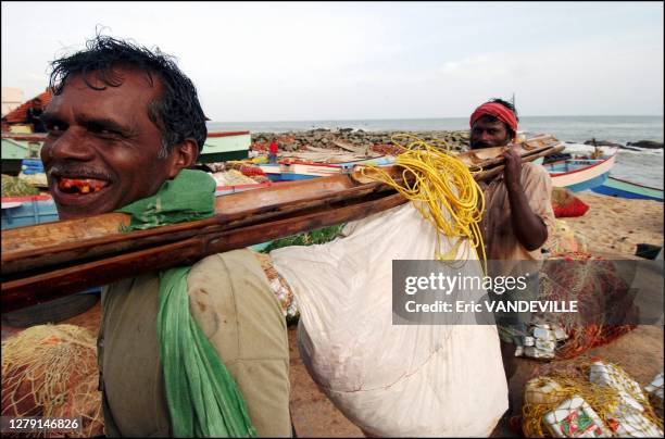 Laurent Gerra s'est rendu a Muttom, village de pecheurs a l'extreme sud de l'Inde, qui fut devaste par le tsunami en decembre 2004. Une centaine de...