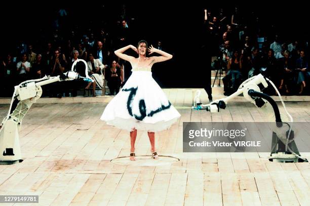 Shalom Harlow the runway during the Alexander McQueen Ready to Spring/Summer 1999 fashion show as part of the London Fashion Week on September 27,...