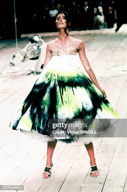 Shalom Harlow the runway during the Alexander McQueen Ready to Spring/Summer 1999 fashion show as part of the London Fashion Week on September 27,...