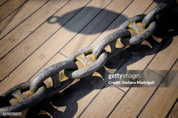 rusty chain of boat on wooden floor ship - leaf rust stock pictures, royalty-free photos & images