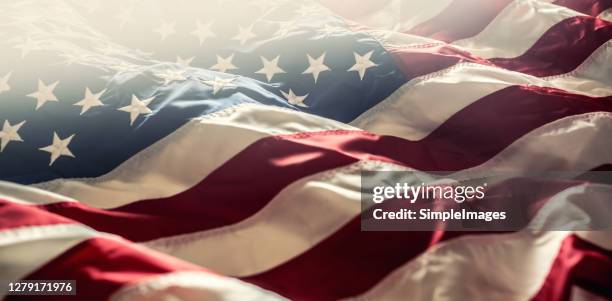 american flag waving in the wind - american symbol of 4th of july independence day democracy and patriotism. - state of the nation debate madrid stockfoto's en -beelden