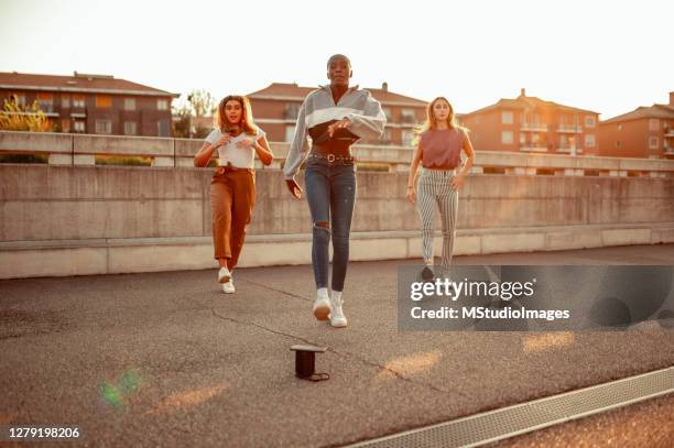 dancing group - street dancers stock pictures, royalty-free photos & images