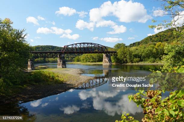 old railroad truss bridge over the river - rio allegheny imagens e fotografias de stock