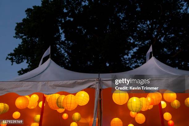 bright paper lanterns in large event tent during dusk - circus lights stock pictures, royalty-free photos & images