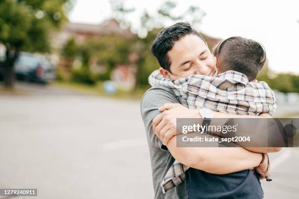 Hugging Compassion Emotional Support Hug Photos and Premium High Res Pictures - Getty Images