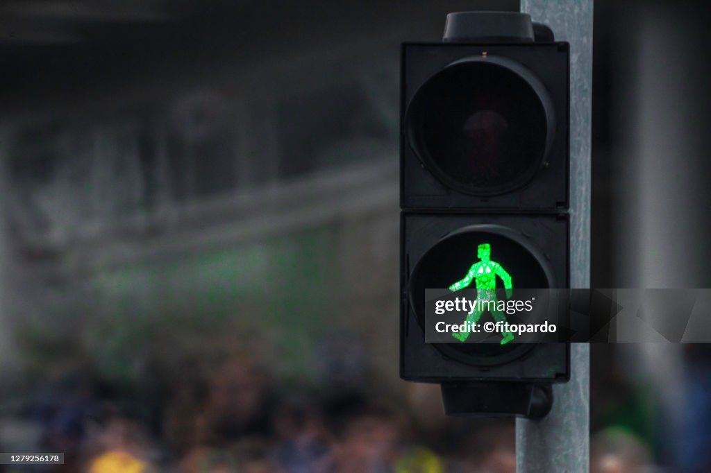 Sidewalk crossing light