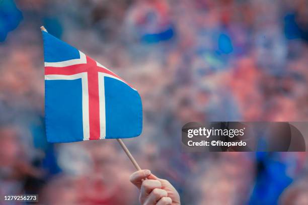 an iceland flag and an icelandic hand - onafhankelijkheidsdag stockfoto's en -beelden