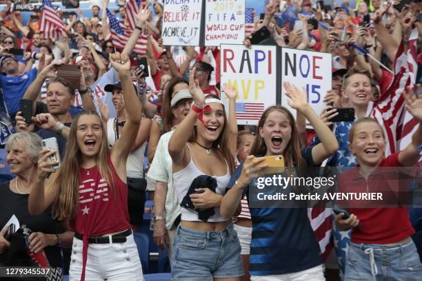 Supporters de l'équipe des USA de football féminin pendant le match USA-Pays-Bas le 7 juillet 2019, à Lyon, France.