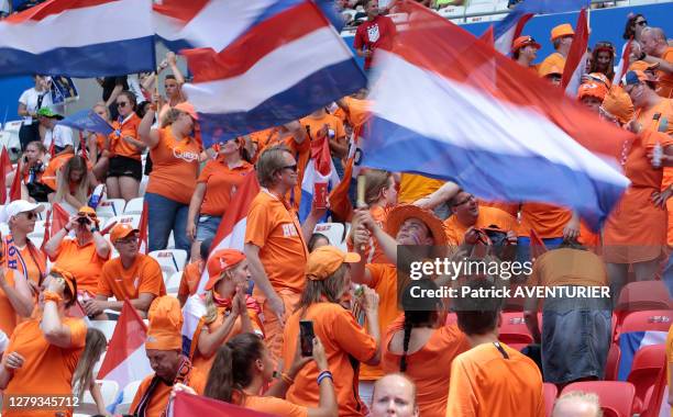 Supporters de l'équipe des Pays-Bas de football féminin pendant le match USA-Pays-Bas le 7 juillet 2019, à Lyon, France.