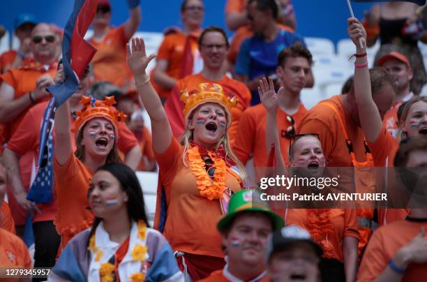 Supporters de l'équipe des Pays-Bas de football féminin pendant le match USA-Pays-Bas le 7 juillet 2019, à Lyon, France.