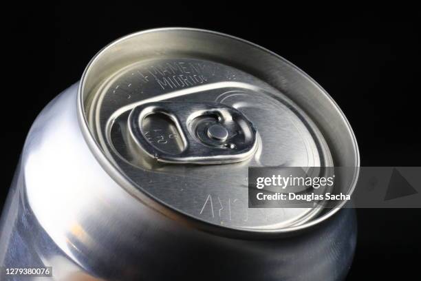 easy open tab on a beverage can - energydrink stock-fotos und bilder