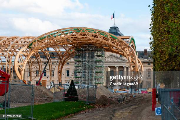 grand palais ephémère construction, in paris - les invalides quarter photos et images de collection