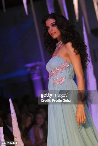 Giselle Monteiro walks the ramp at the grand finale show on Day 5 of India International Jewellery Week on August 19, 2010 in Mumbai, India